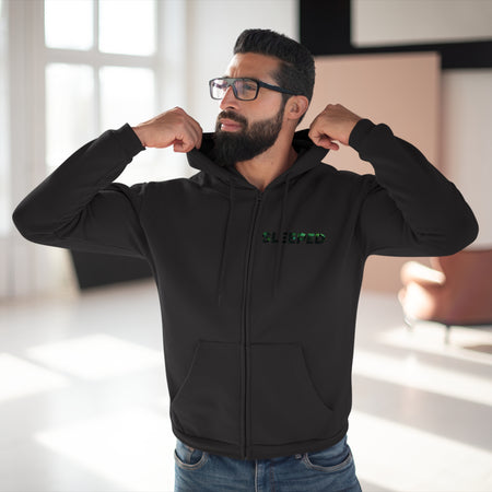 Mann in Unisex Sweatshirt mit Kapuze und Reißverschluss, kombiniert Komfort und Funktionalität.